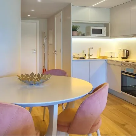 Victory Village 18e *